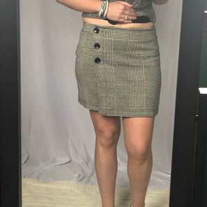 Forever 21 L black & white houndstooth plaid mini skirt EUC